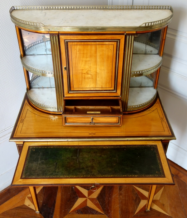 Bureau de dame dit bonheur du jour d'époque Louis XVI, citronnier et amarante