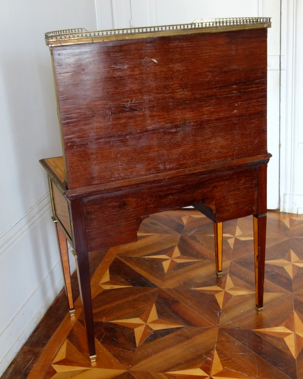 Bureau de dame dit bonheur du jour d'époque Louis XVI, citronnier et amarante