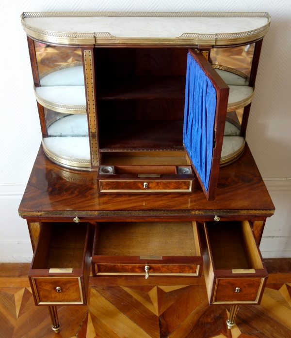 Bureau de dame dit bonheur du jour d'époque Louis XVI Directoire en acajou