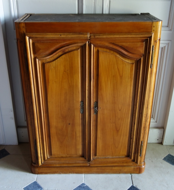 Louis XV walnut sideboard, early 18th century