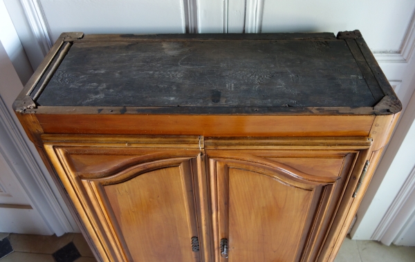 Louis XV walnut sideboard, early 18th century