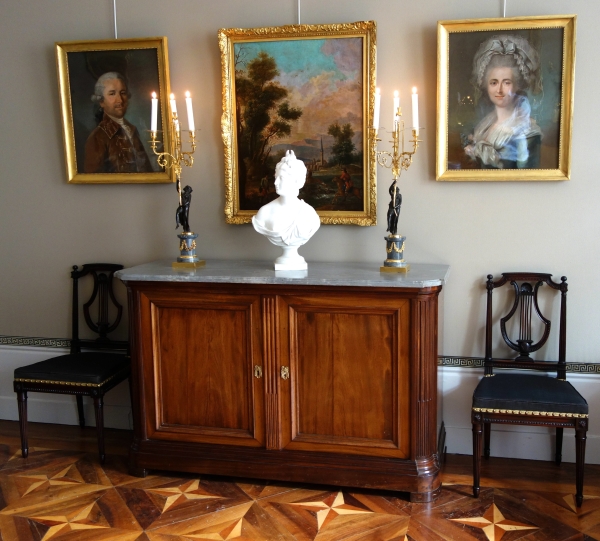 Buffet de chasse parisien en acajou d'époque Louis XVI dans le goût d'Etienne Avril