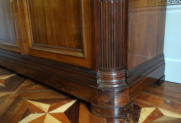 Buffet de chasse parisien en acajou d'époque Louis XVI dans le goût d'Etienne Avril