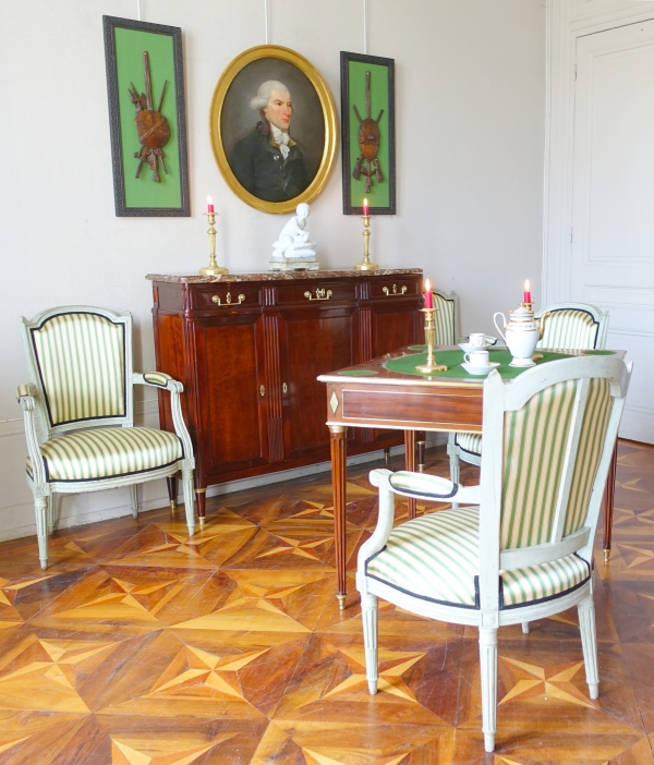 Louis XVI mahogany sideboard - 18th century - 125,5cm x 103cm x 35cm