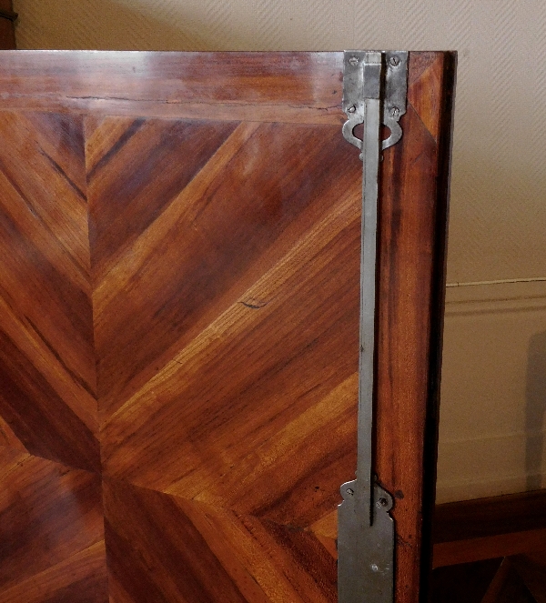 Large Louis XVI rosewood and violet wood marquetry buffet, 18th century