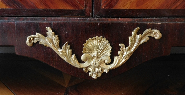 Grand buffet d'époque Louis XVI en marqueterie de bois de rose et de violette