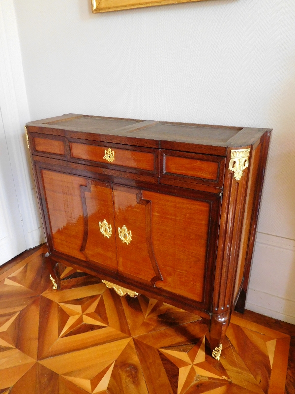 Buffet, commode à portes, meuble d'entre-deux en acajou et bois rose, époque Transition