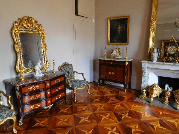 Buffet, commode à portes, meuble d'entre-deux en acajou et bois rose, époque Transition