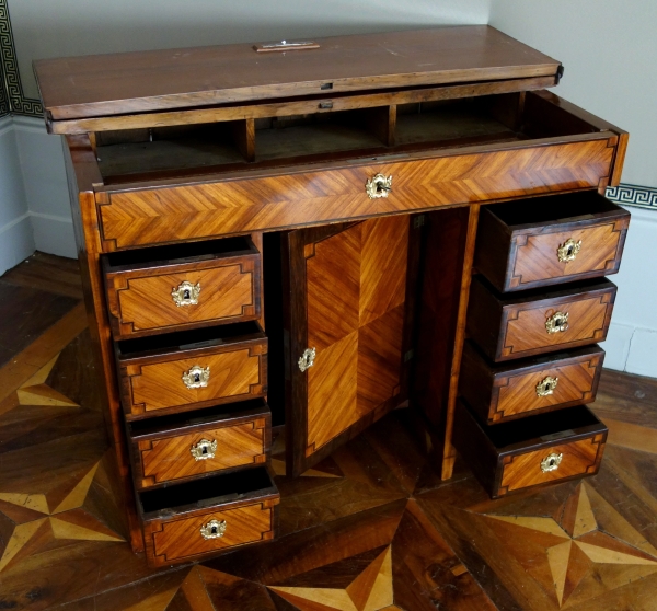 Louis XVI rosewood marquetry writing desk for a child - 18th century