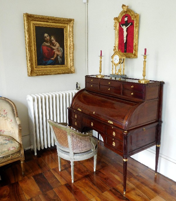 Bureau cylindre d'époque Louis XVI, acajou toutes faces et bronze doré