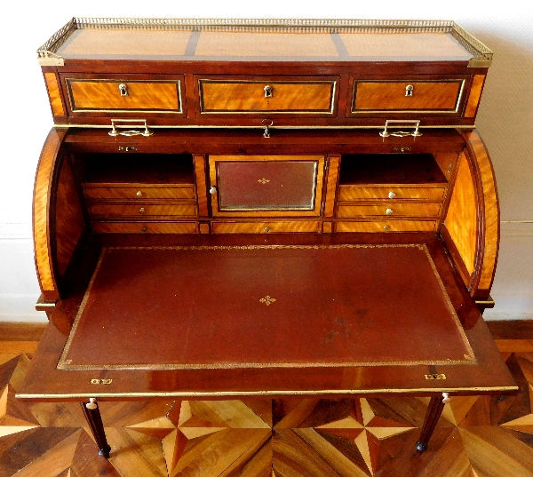 Bureau cylindre en citronnier et acajou, fin de l'époque Louis XVI