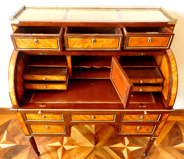 Bureau cylindre en citronnier et acajou, fin de l'époque Louis XVI