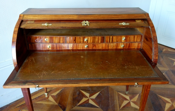 Bureau cylindre d'époque Louis XVI en marqueterie de bois de rose