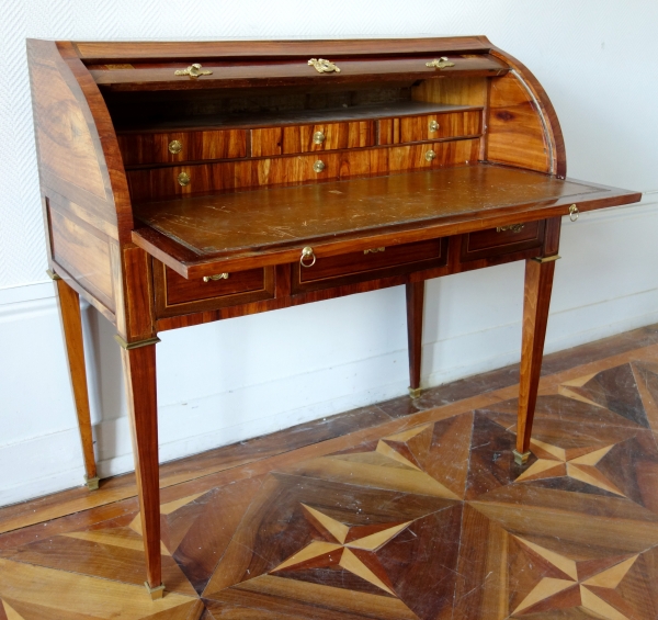 Bureau cylindre d'époque Louis XVI en marqueterie de bois de rose