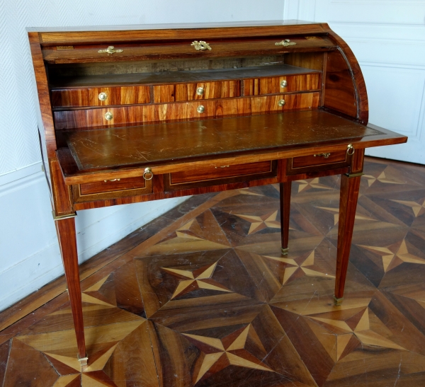 Bureau cylindre d'époque Louis XVI en marqueterie de bois de rose