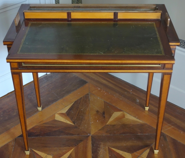 Bureau cylindre en citronnier et acajou, fin de l'époque Louis XVI