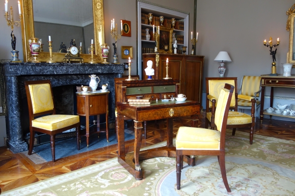 Bureau de milieu table à écrire cartonnier d'époque Empire en acajou et bronze doré