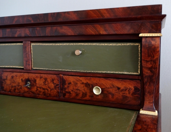 Bureau de milieu table à écrire cartonnier d'époque Empire en acajou et bronze doré