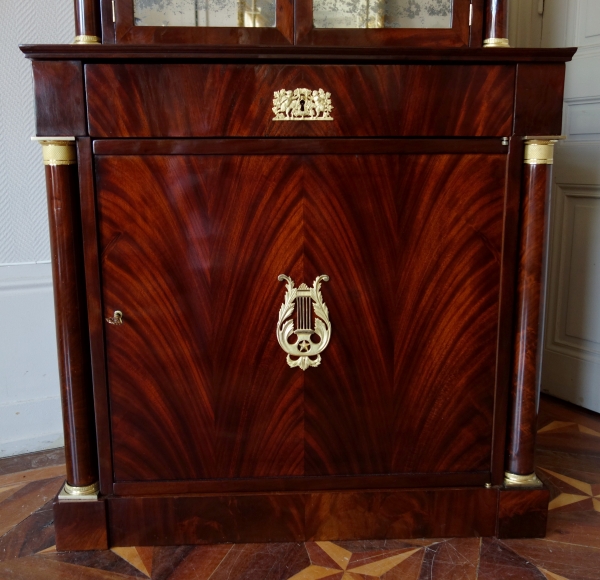 Meuble cabinet à secrets d'époque Empire en acajou et bronze doré au mercure