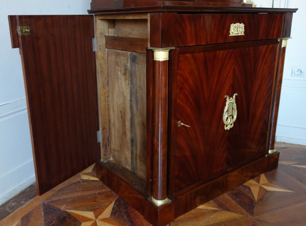 Meuble cabinet à secrets d'époque Empire en acajou et bronze doré au mercure