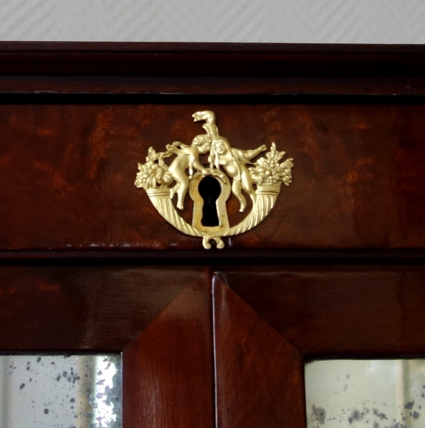 Meuble cabinet à secrets d'époque Empire en acajou et bronze doré au mercure