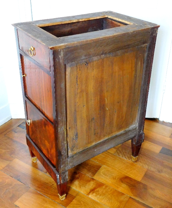 Commode / chevet d'époque Louis XVI en placage d'acajou à ouverture latérale