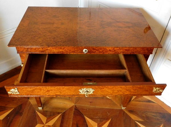 Bureau de dame - coiffeuse d'époque Empire Restauration en loupe