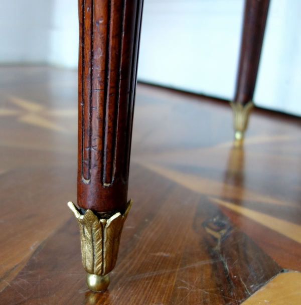 Coiffeuse table de toilette Louis XVI en acajou moucheté et bronze doré, époque XVIIIe siècle