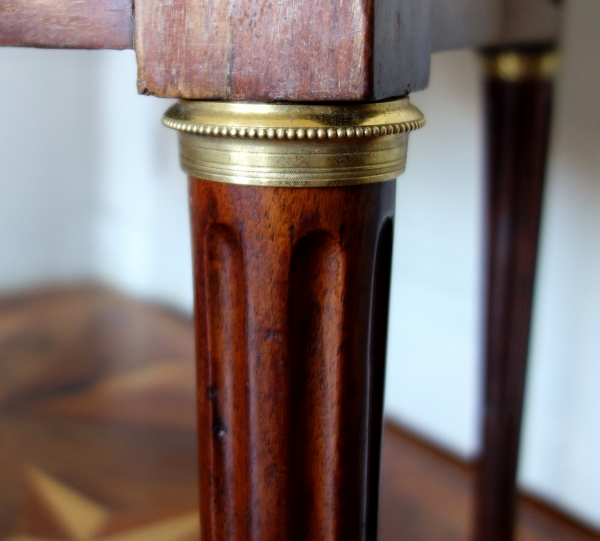 Coiffeuse table de toilette Louis XVI en acajou moucheté et bronze doré, époque XVIIIe siècle