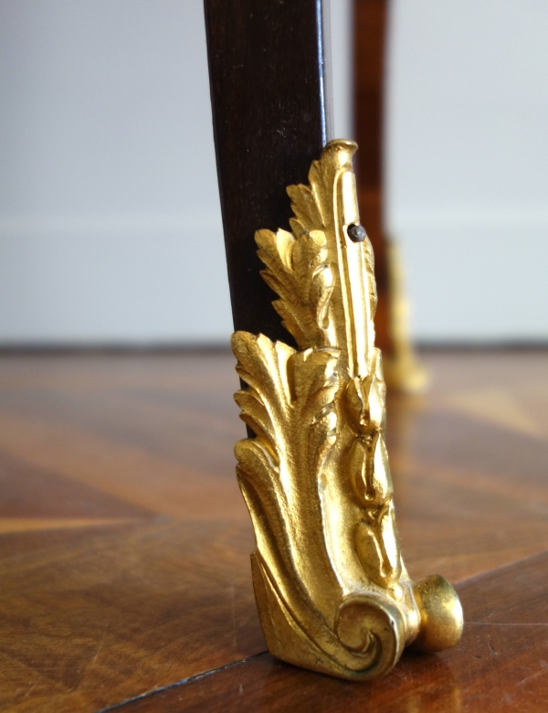 Table coiffeuse d'époque Louis XV Transition en marqueterie, travail Parisien du XVIIIe
