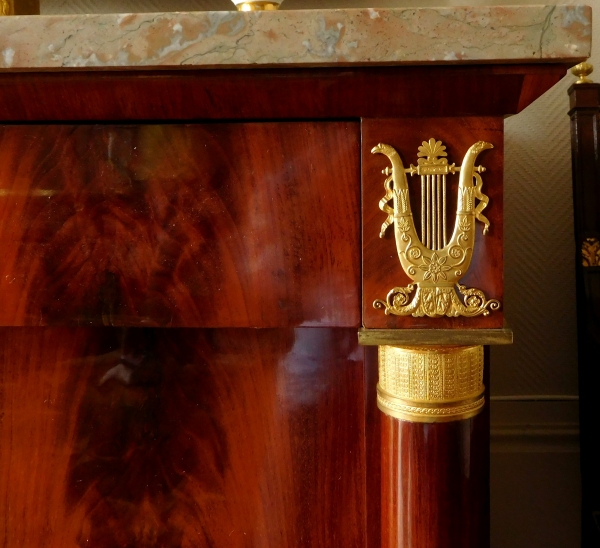 Commode à l'Anglaise d'époque Empire en acajou attribuée à Jacob Desmalter