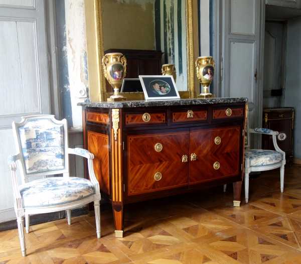 Louis XVI marquetry commode stamped Guignard, circa 1780