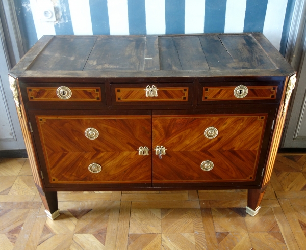 Commode à portes d'époque Louis XVI en marqueterie, estampille de Pierre François Guignard