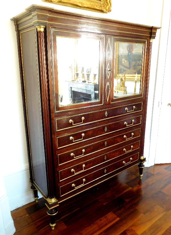 Commode en cabinet d'époque Directoire acajou moucheté, glace au mercure, époque fin XVIIIe