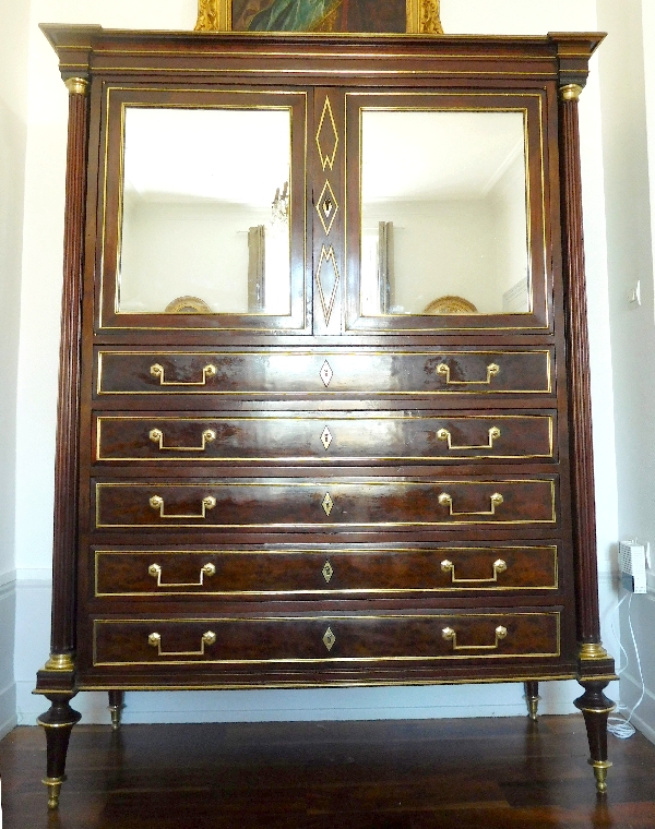 Commode en cabinet d'époque Directoire acajou moucheté, glace au mercure, époque fin XVIIIe