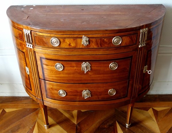 Fidelys Schey : commode demi-lune d'époque Louis XVI en marqueterie