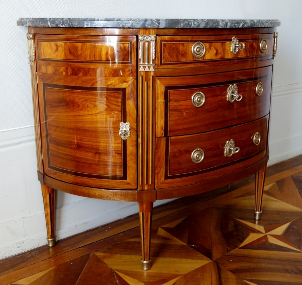 Fidelys Schey : commode demi-lune d'époque Louis XVI en marqueterie