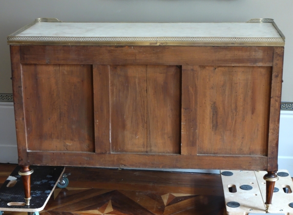 Commode d'époque Directoire en plaquage de citronnier et d'acajou