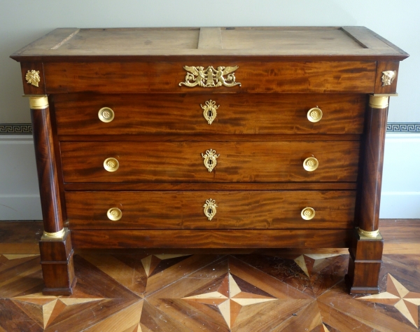 Commode d'époque Empire à colonnes en acajou, bronzes dorés au mercure - 130cm
