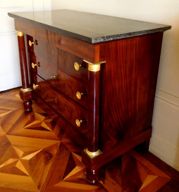 Petite commode Empire (115cm) en acajou, bronzes dorés au mercure 