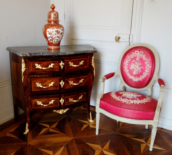 JB Galet : commode d'entre deux d'époque Louis XV en marqueterie - estampillée