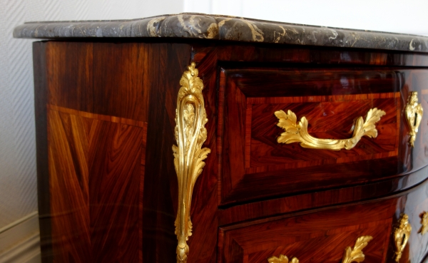 JB Galet : commode d'entre deux d'époque Louis XV en marqueterie - estampillée