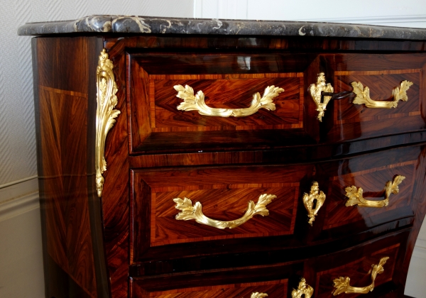 JB Galet : commode d'entre deux d'époque Louis XV en marqueterie - estampillée