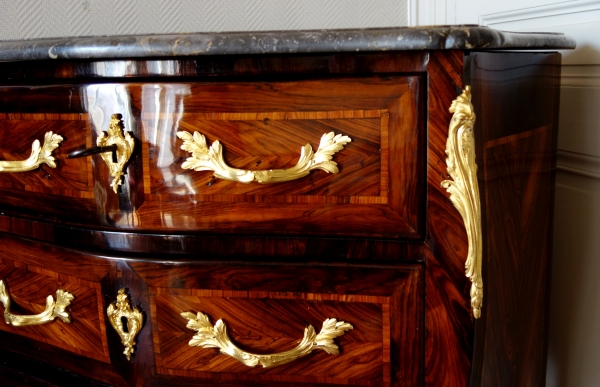 JB Galet : commode d'entre deux d'époque Louis XV en marqueterie - estampillée