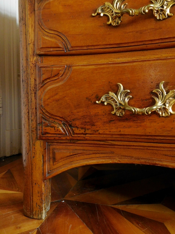 Claude Lebesgue : commode Ile-de-France d'époque Régence en chêne, estampillée