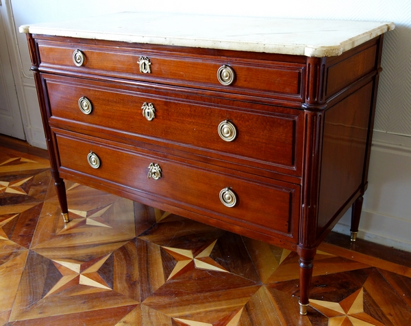 Nicolas Petit : Louis XVI mahogany commode / chest of drawers, 18th century - signed