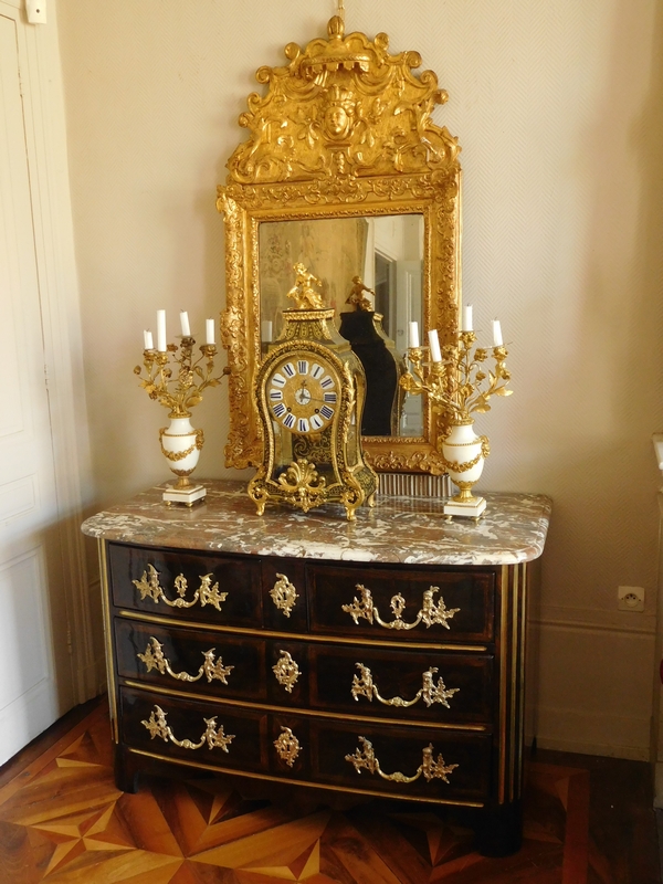 Jean Mathieu Chevallier : commode d'époque Régence Louis XV en bois de violette - estampille