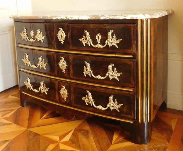 Jean Mathieu Chevallier : commode d'époque Régence Louis XV en bois de violette - estampille