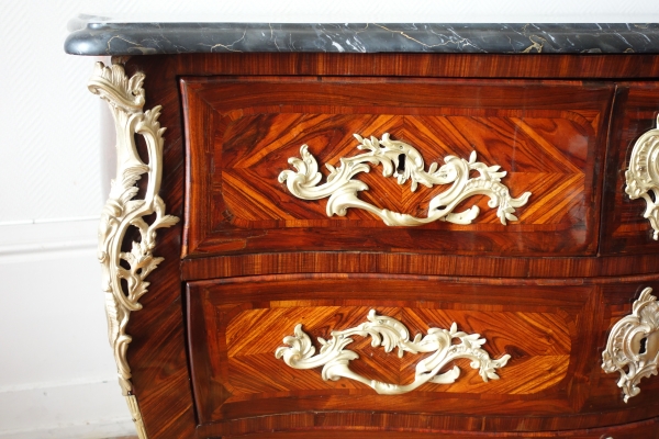 Jean Baptiste Hedouin : commode d'époque Louis XV en marqueterie et marbre Portor - estampillée