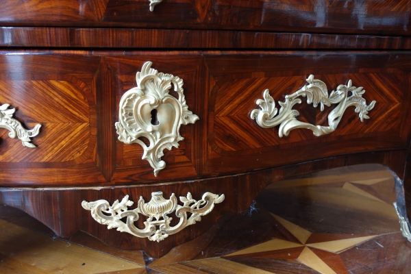 Jean Baptiste Hedouin : commode d'époque Louis XV en marqueterie et marbre Portor - estampillée